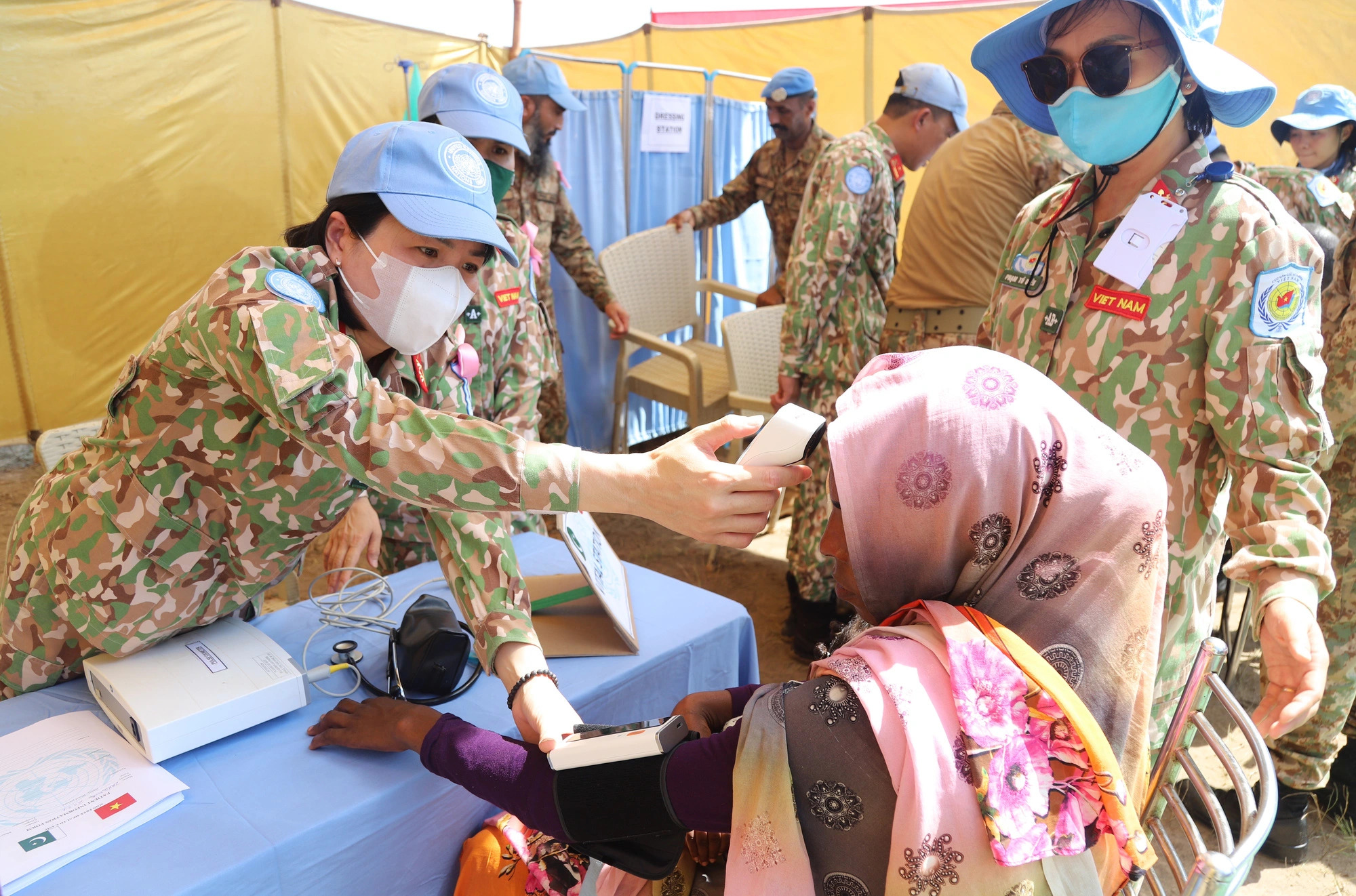 Vietnam’s peacekeeping engineering unit offers free healthcare service in Africa