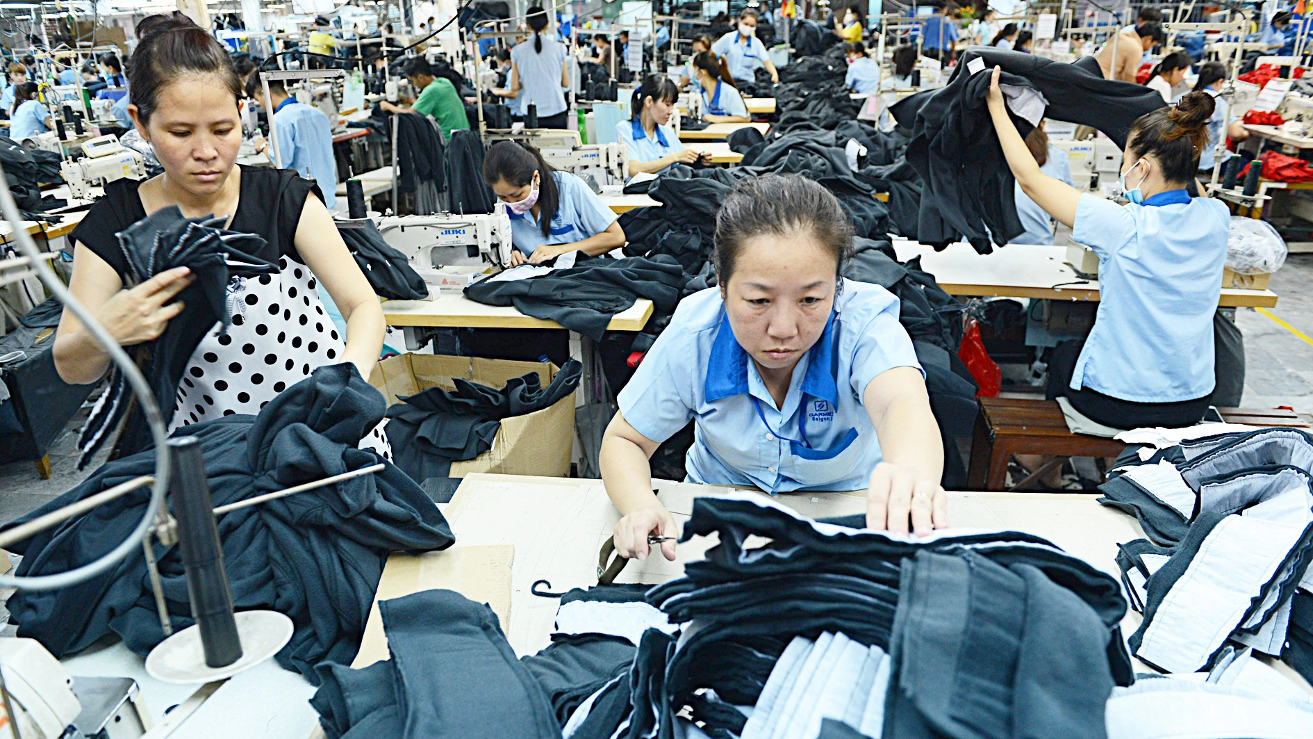 Vietnam Oct exports up 5.9%, industrial output rises