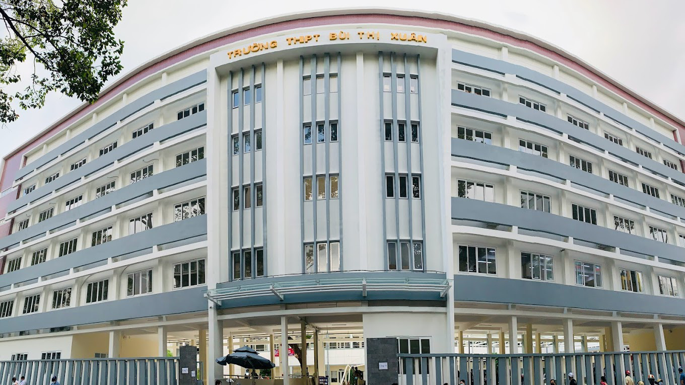 Ho Chi Minh City high school’s social media grading sparks concern among parents