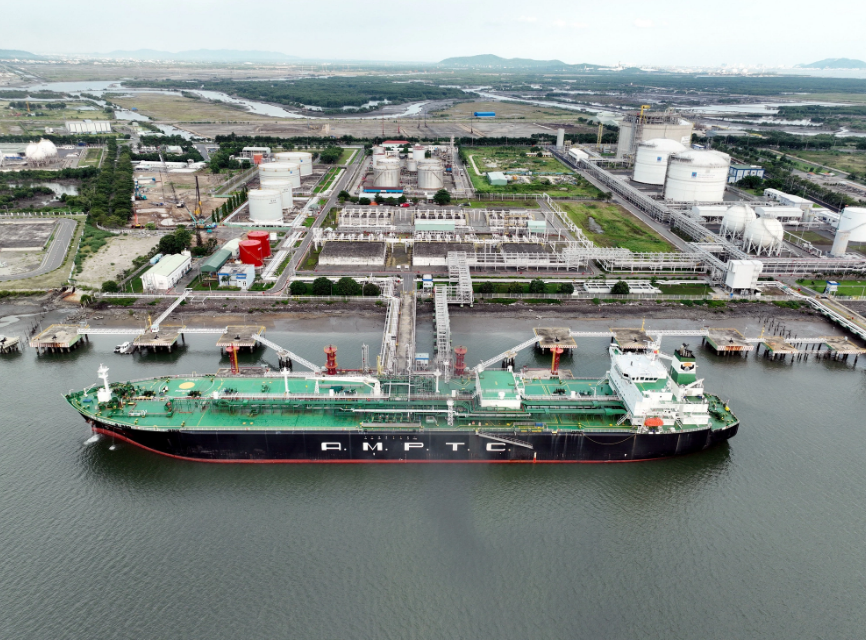 $264.4mn LNG terminal put into operation in southern Vietnam