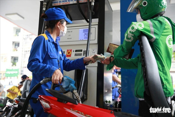 Gasoline prices rise slightly in Vietnam