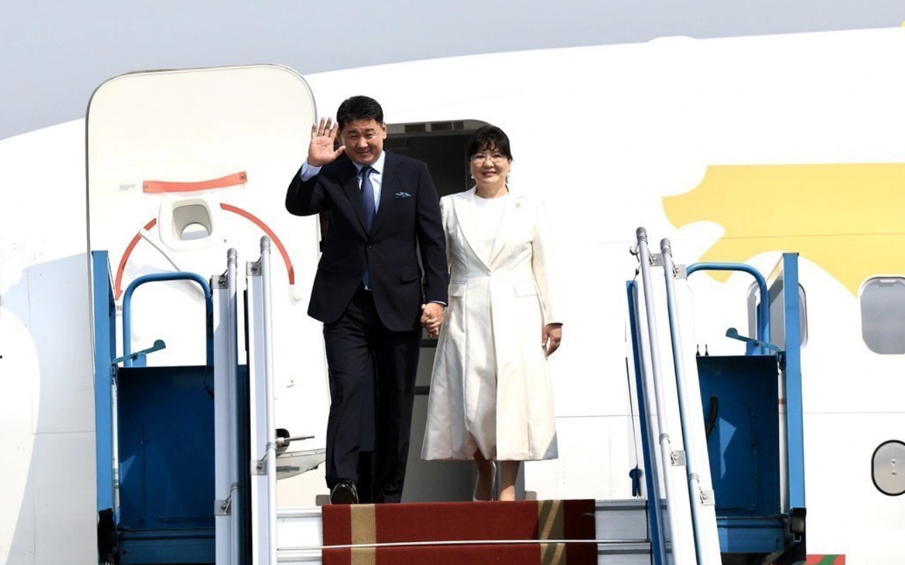 Mongolian president starts state visit to Vietnam