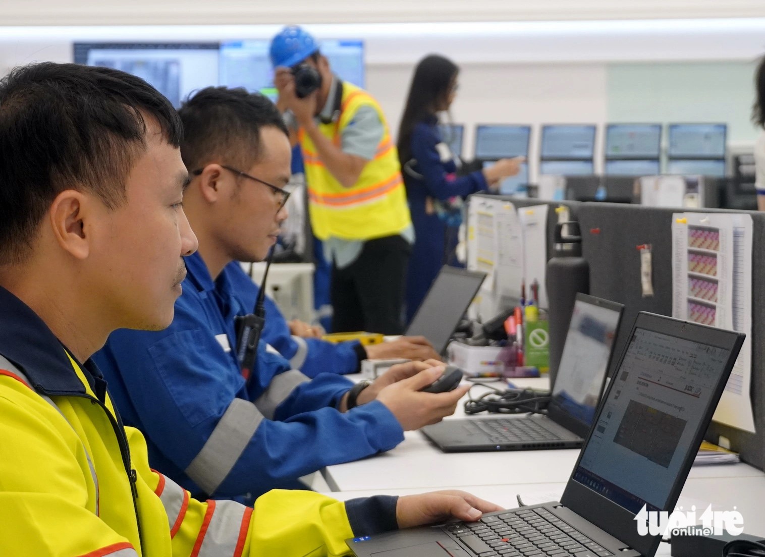 Vietnamese engineers at work in the Long Son Petrochemical Complex. Photo: Dong Ha / Tuoi Tre