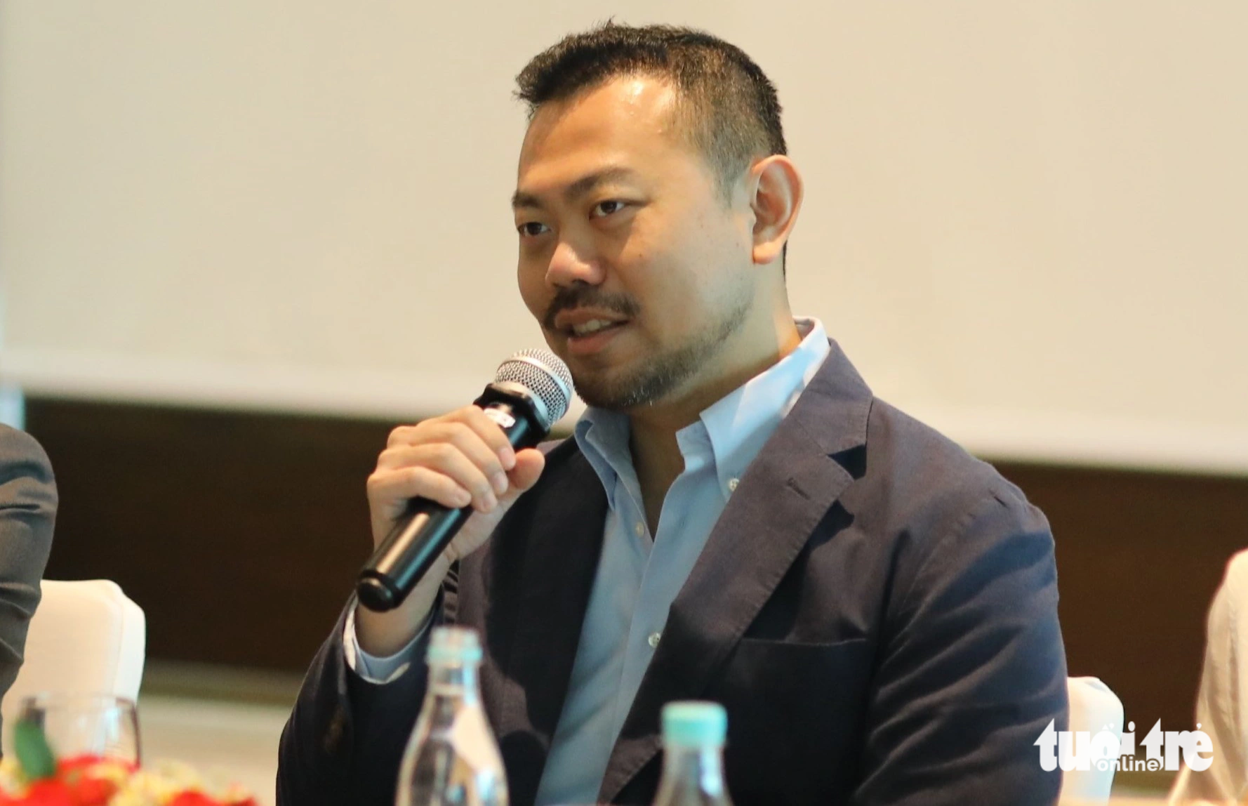 Caesar Indra, president of travel platform Traveloka, speaks during a business visit to Ho Chi Minh City, November 1, 2023. Photo: N.Binh / Tuoi Tre