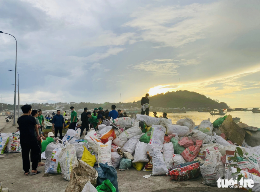 Vietnam’s Phu Quoc in a tizzy due to plastic waste in ocean