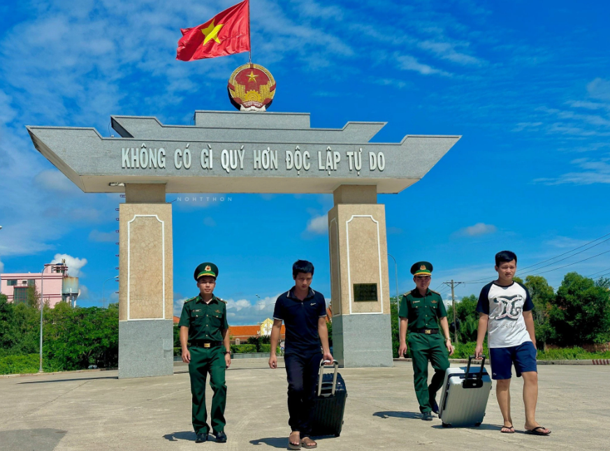 Border guards rescue 2 Vietnamese from human trafficking in Cambodia