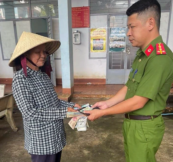 Lottery ticket vendor returns $785 in cash after spotting it in Vietnam’s Dong Nai