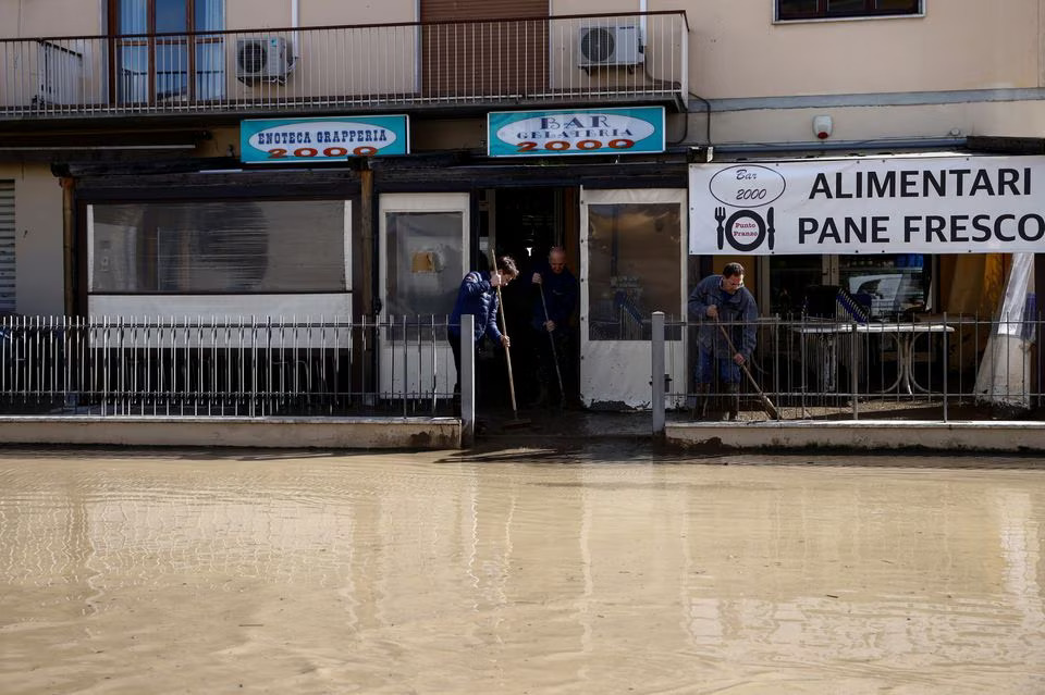 People work to clear way of a flooded street in the aftermath of Storm Ciaran, in Campi Bisenzio, in Tuscany region, Italy, November 3, 2023. Photo: Reuters