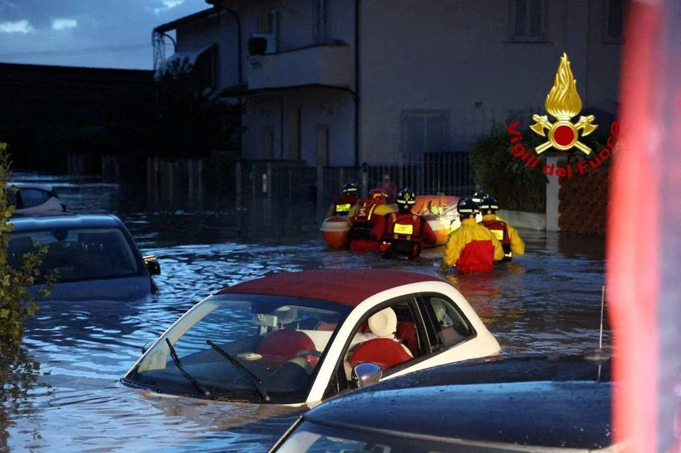 Italian firefighters work in flooded streets in the Tuscany region, Italy, November 3, 2023. Several people died and went missing in the central region of Tuscany as Storm Ciaran battered western Europe. Photo: Reuters