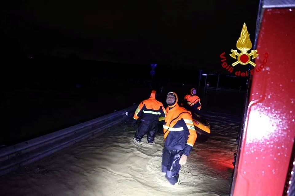 Italian firefighters work in flooded streets in the Tuscany region, Italy, November 3, 2023. Several people died and went missing in the central region of Tuscany as Storm Ciaran battered western Europe. Photo: Reuters