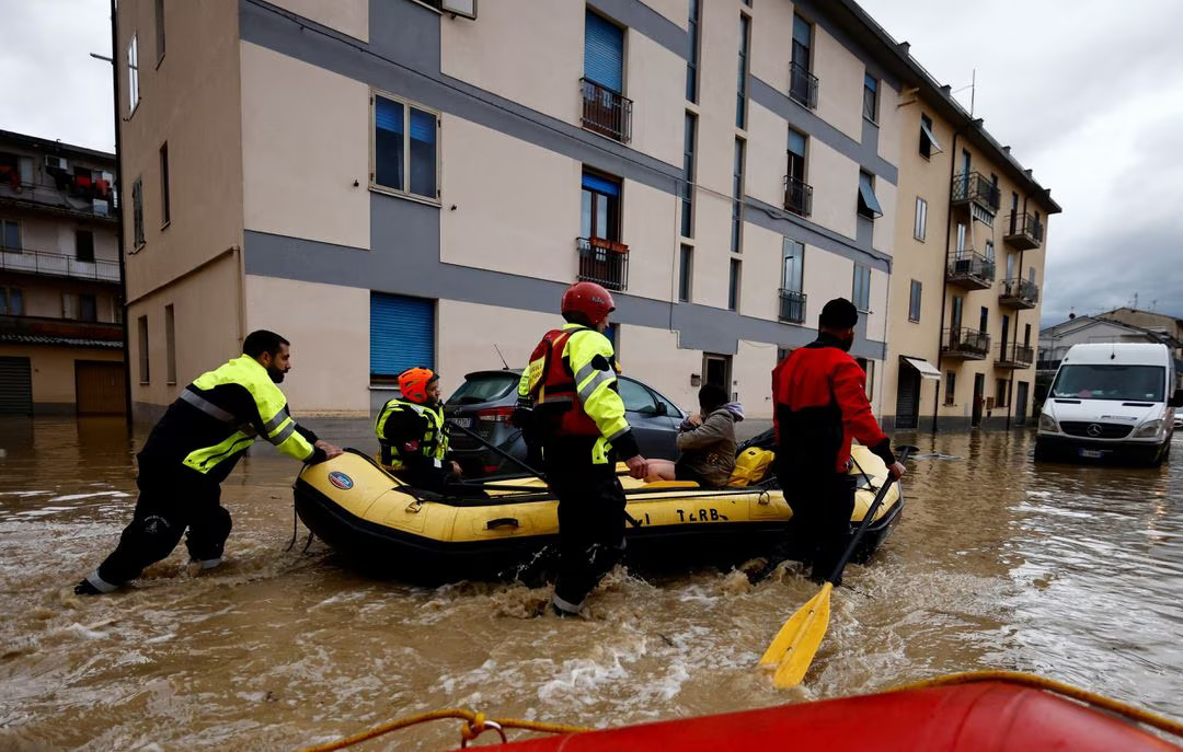 Fire brigade rescue team pushes a dinghy with people rescued from an area flooded, in the aftermath of storm Ciaran, in Oste, in Tuscany region, Italy, November 3, 2023. Photo: Reuters