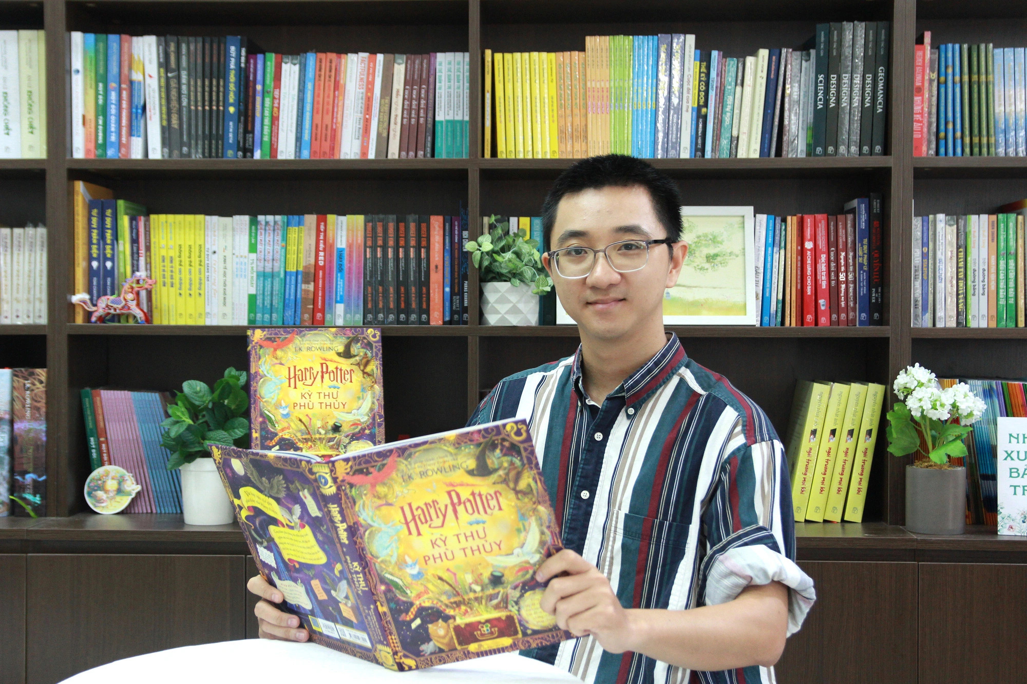 Vietnamese artist among illustrators of ‘The Harry Potter Wizarding Almanac’