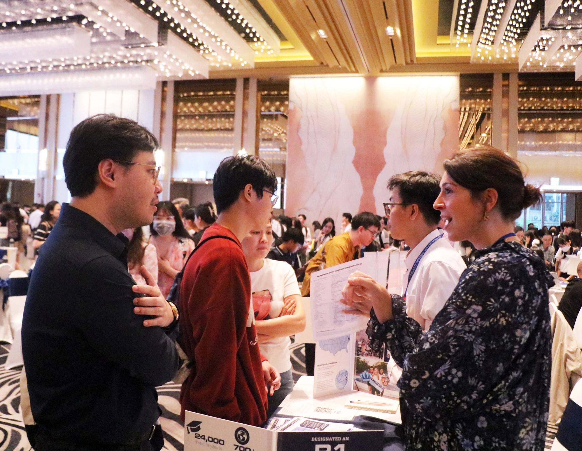 More than 60 American colleges and universities participated the event this year. Photo: Trong Nhan / Tuoi Tre