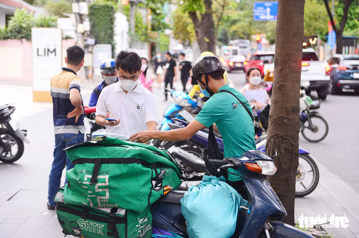 Chinese goods conquer Vietnamese market due to fast, low-cost delivery