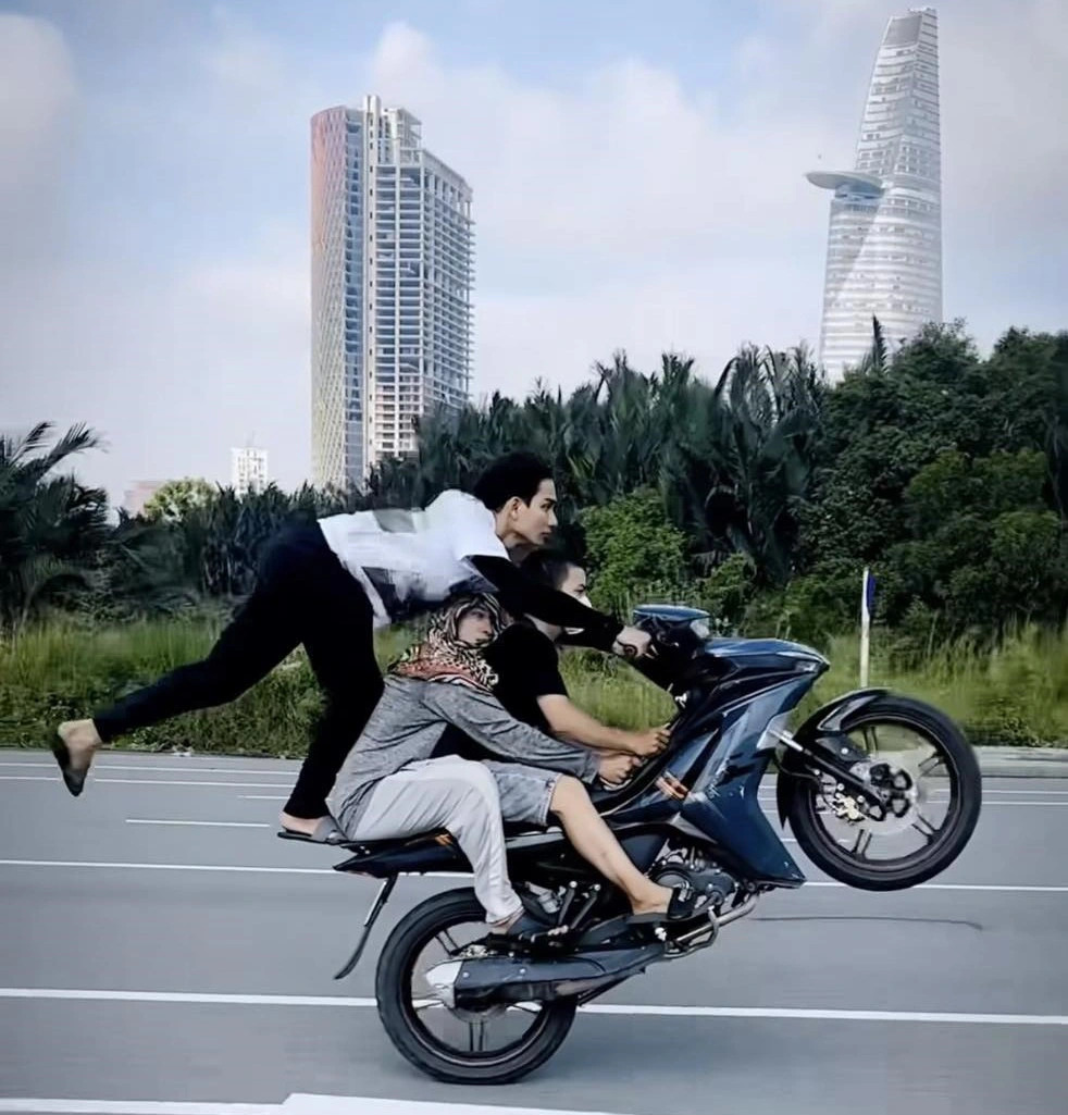 Trio detained for doing wheelie in Ho Chi Minh City