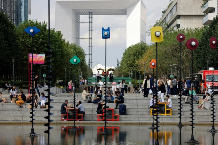 Paris business district looks to students to replace workers
