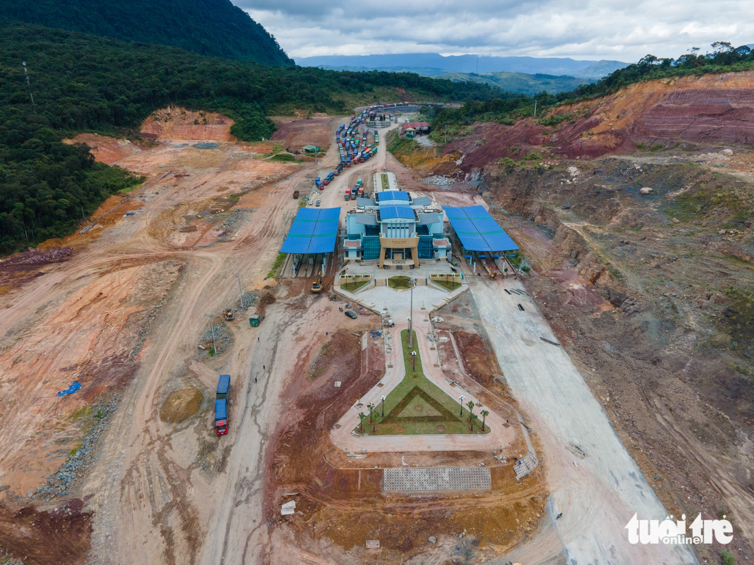 Int’l border gate in Vietnam's Quang Tri looks like a mess for decade