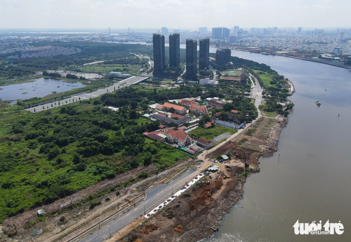 The renovated Saigon River bank area is some 830 meters in length and 50 meters in width. Photo: Tuoi Tre