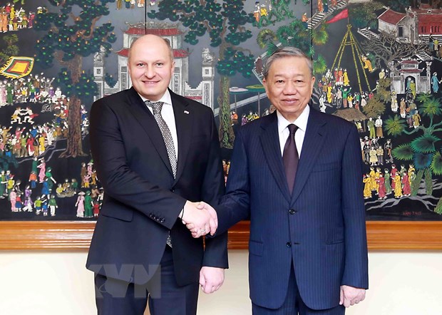 Vietnam, Russia pledge to foster cooperation in firefighting, rescue missions