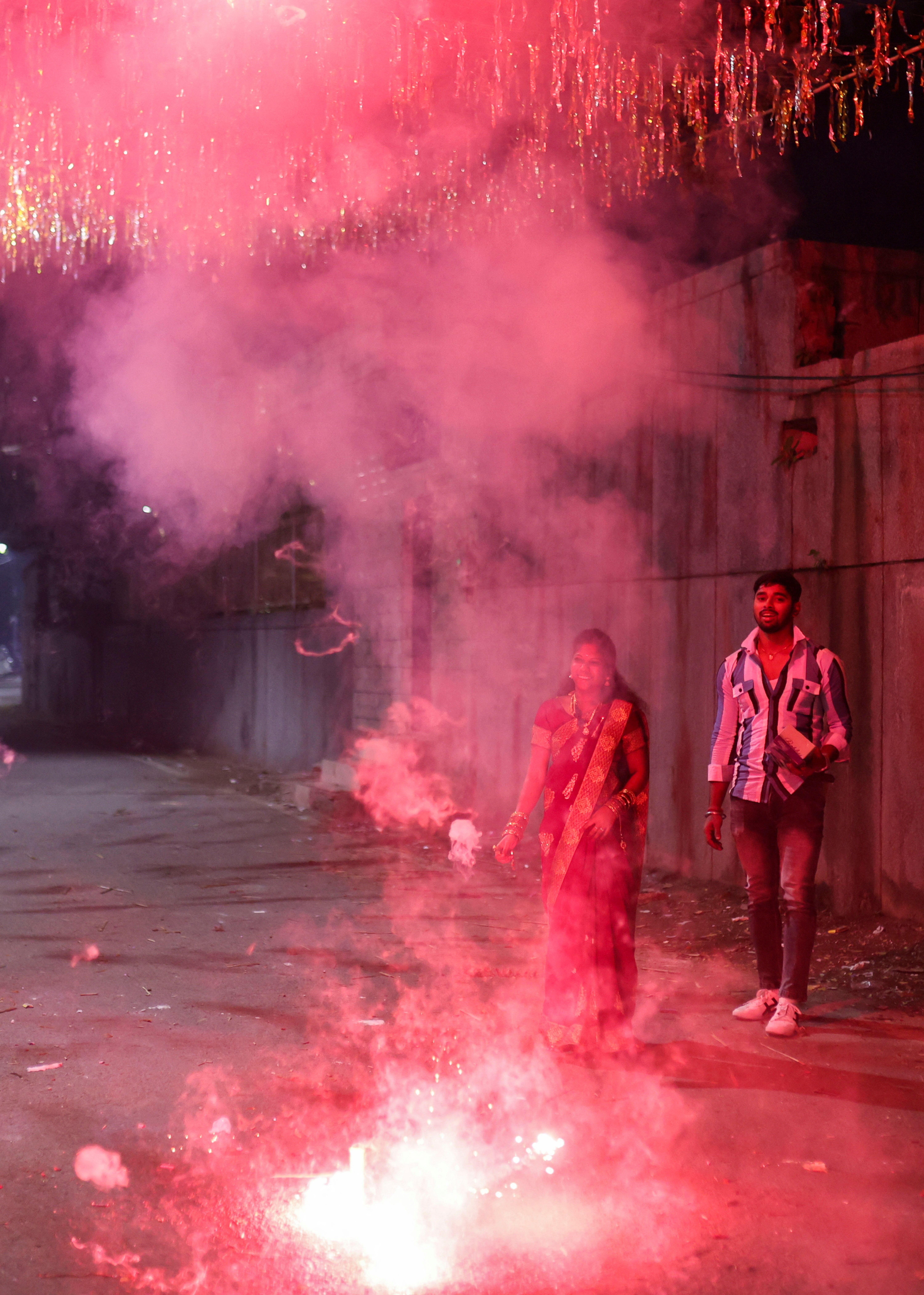 People light fireworks to celebrate Diwali, the Hindu festival of lights, in New Delhi, India, November 12, 2023. Photo: Reuters