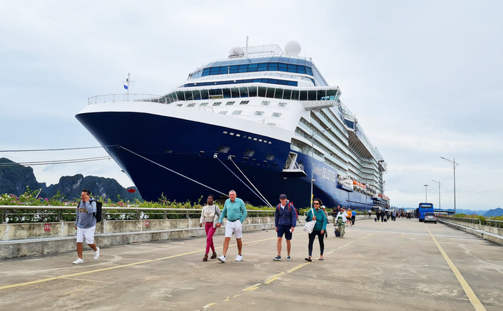 Vietnam’s Ha Long welcomes thousands of European, American visitors on cruise ships