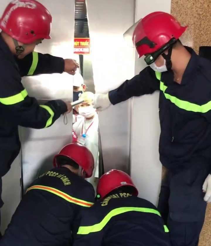 Nine people trapped in an elevator at a clinic in Thu Duc City are saved by firefighters. Photo: Supplied