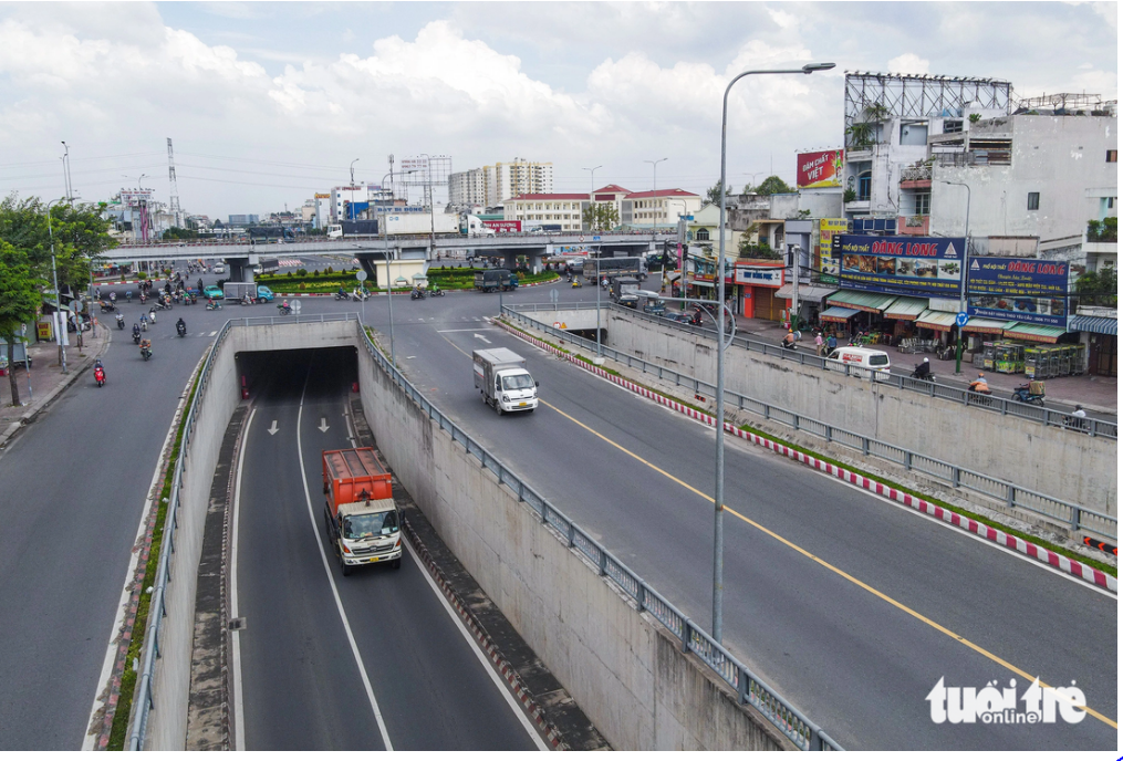 The An Suong Intersection which separates District 12 and Hoc Mon District used to be known as a congestion hotspot in Ho Chi Minh City. By September 2020, the intersection was turned into a three-story facility with two tunnels for vehicles from Truong Chinh Street to National Highway 22. Photo: Le Phan / Tuoi Tre