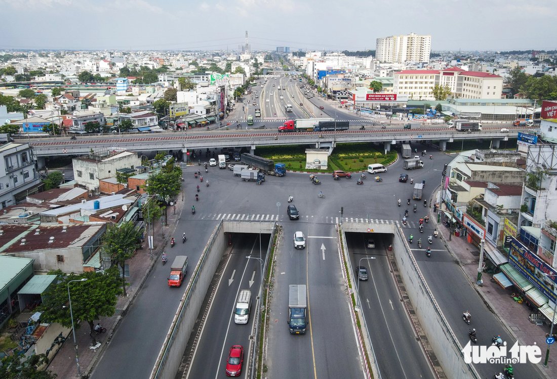 The facility has helped improve traffic circulation, thus significantly reducing traffic congestion and accidents and revitalizing the urban landscape in Ho Chi Minh City. Photo: Le Phan / Tuoi Tre