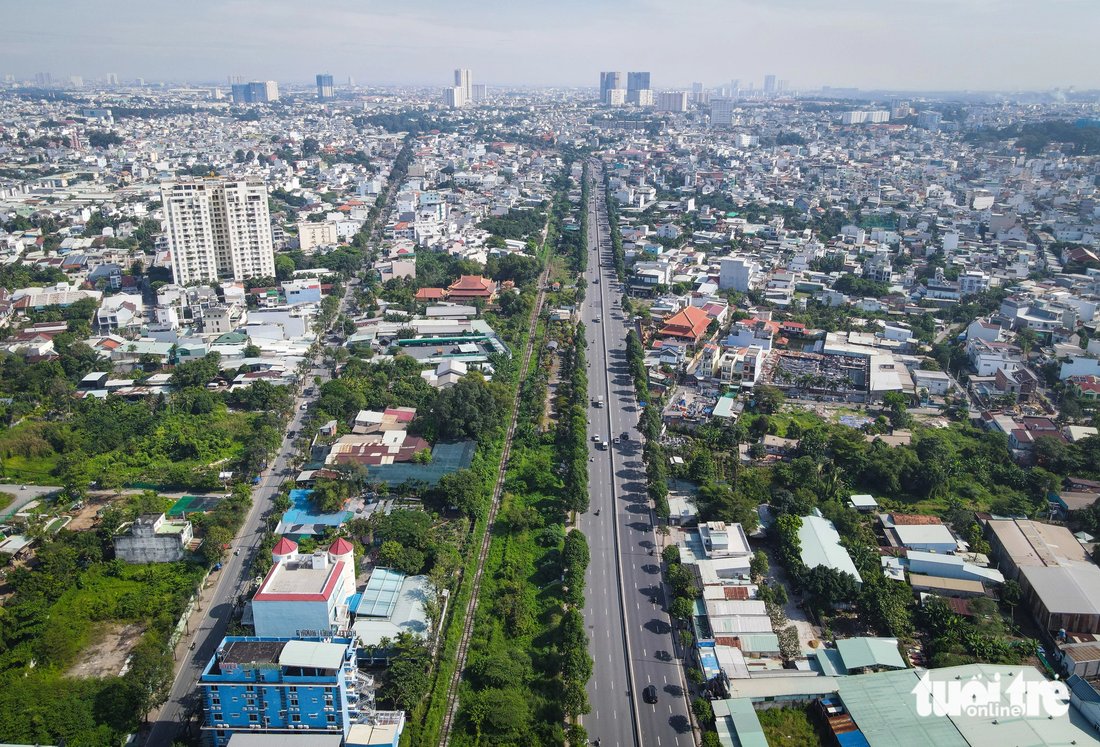 The planned construction site for the Pham Van Dong – Ring Road 2 intersection, which was designed to be a three-level one. Photo: Le Phan / Tuoi Tre