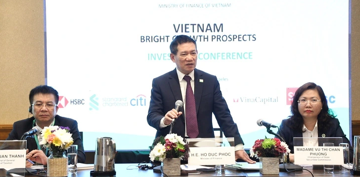 Over 50 big financial firms join Vietnam’s investment promotion event ...
