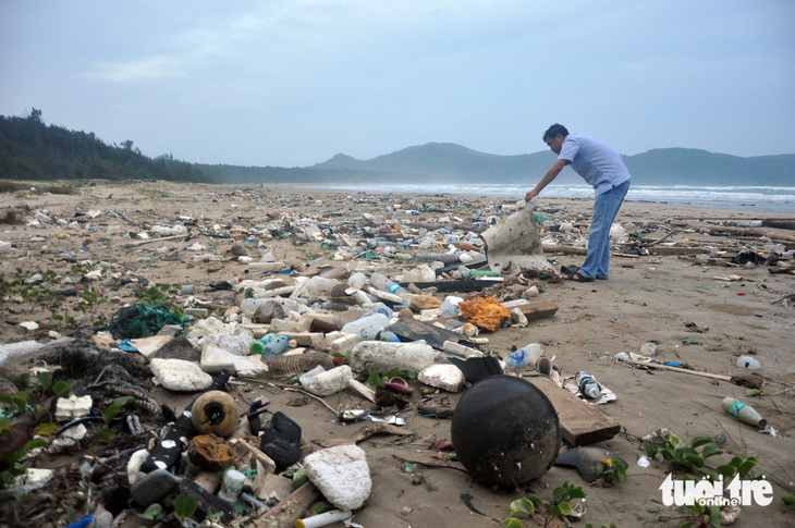 Garbage on a beach on Con Dao Island off Ba Ria – Vung Tau Province in previous years. Photo: Dong Ha / Tuoi Tre