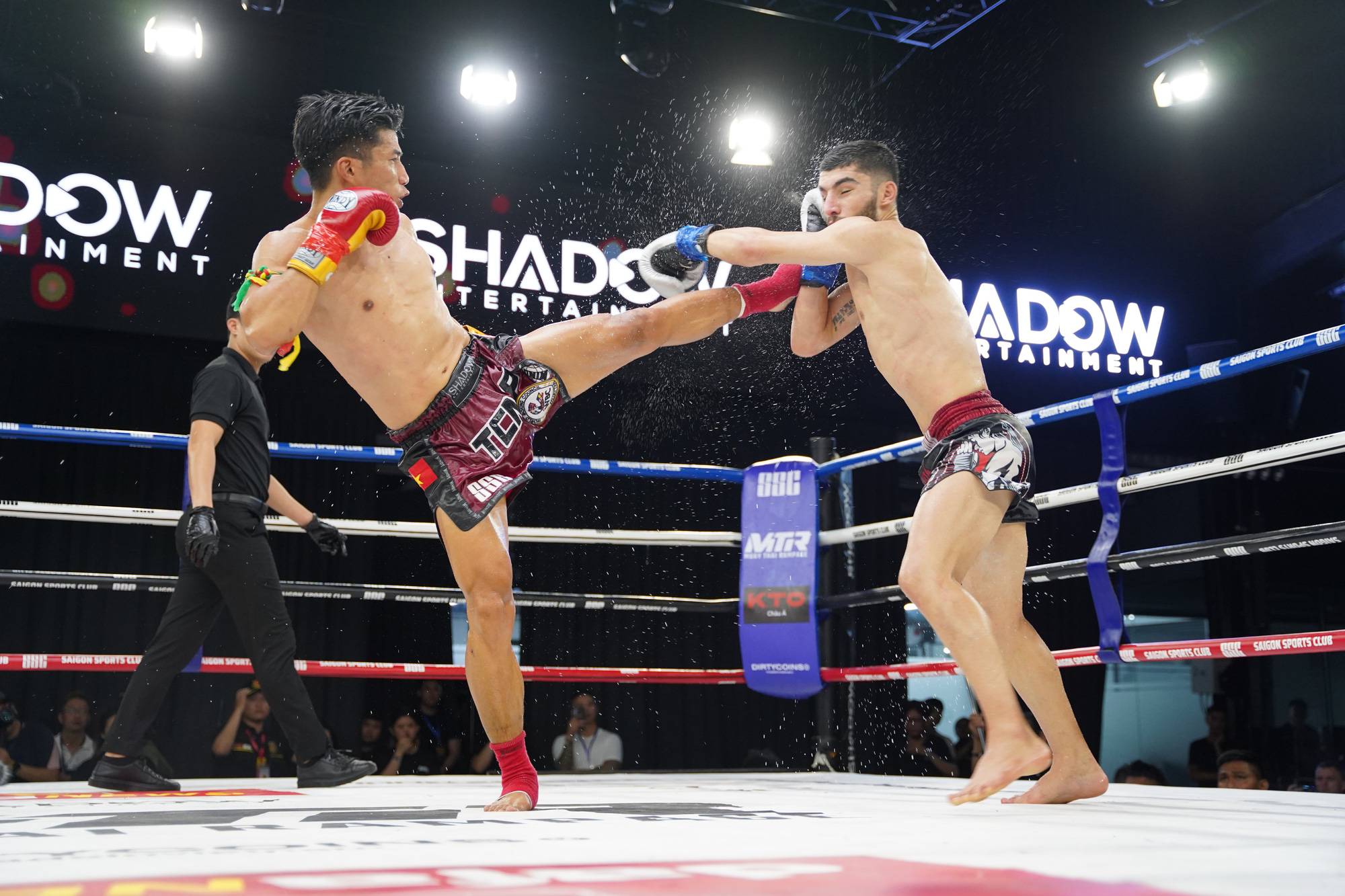 Truong Cao Minh Phat (L) kicks Iranian Mostafa Armand during the final for the men’s super-featherweight 58.9kg title at the WBC Muay Thai World Title Fight event in Ho Chi Minh City, November 19, 2023. Photo: Cindy