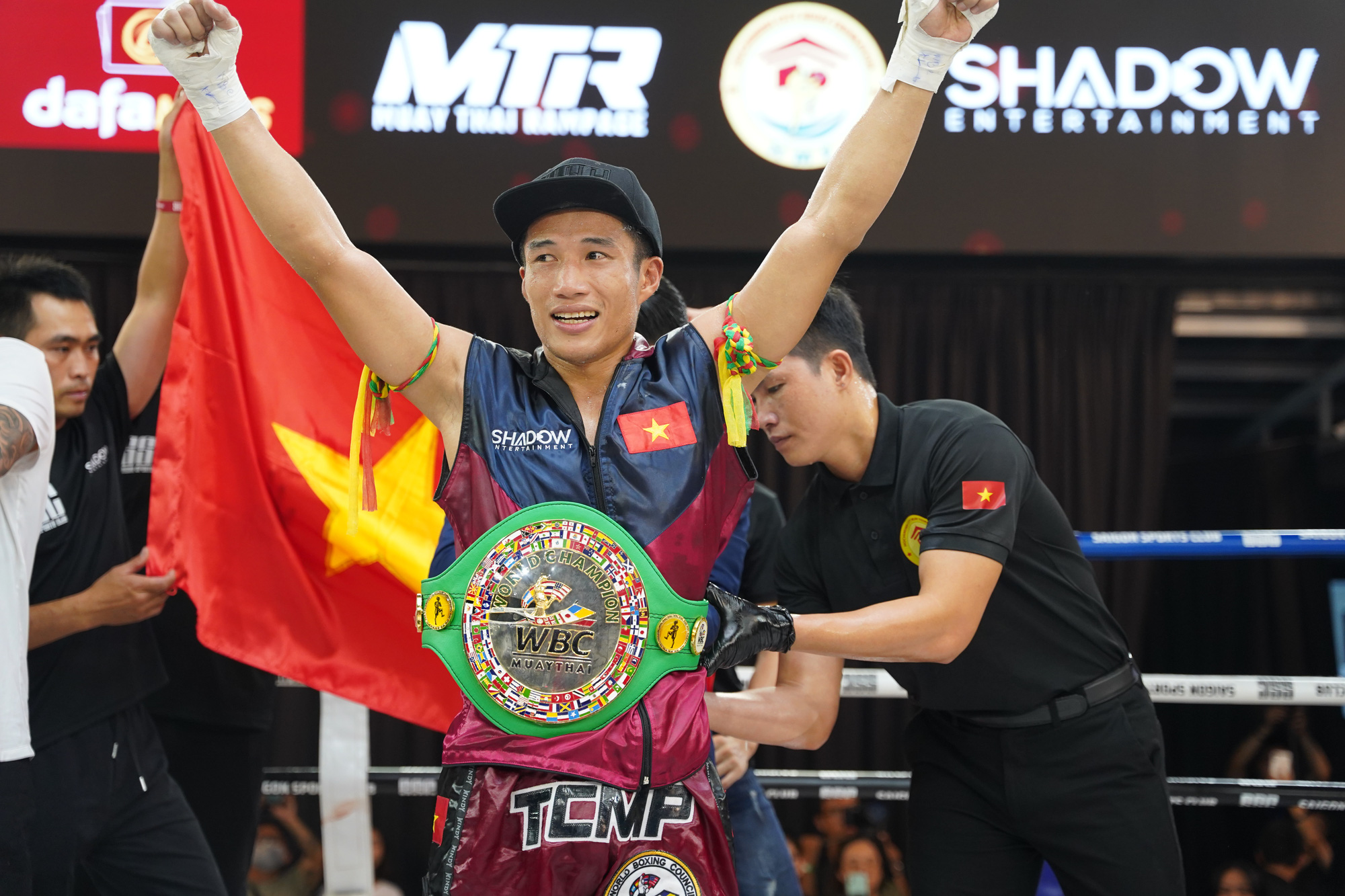 Vietnamese boxer seizes historic WBC Muay Thai World title on home ground