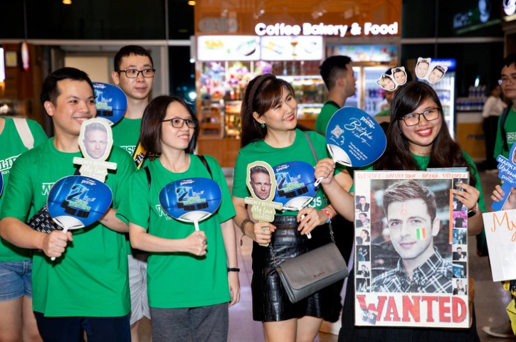 Fans welcome Westlife at Tan Son Nhat International Airport in Ho Chi Minh City. Photo: Courtesy of organizer