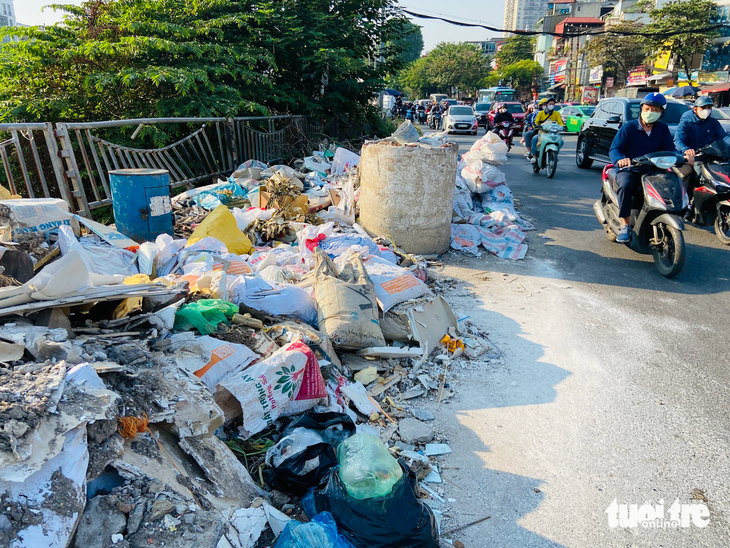 Over 100 metric tons of debris left on Hanoi street