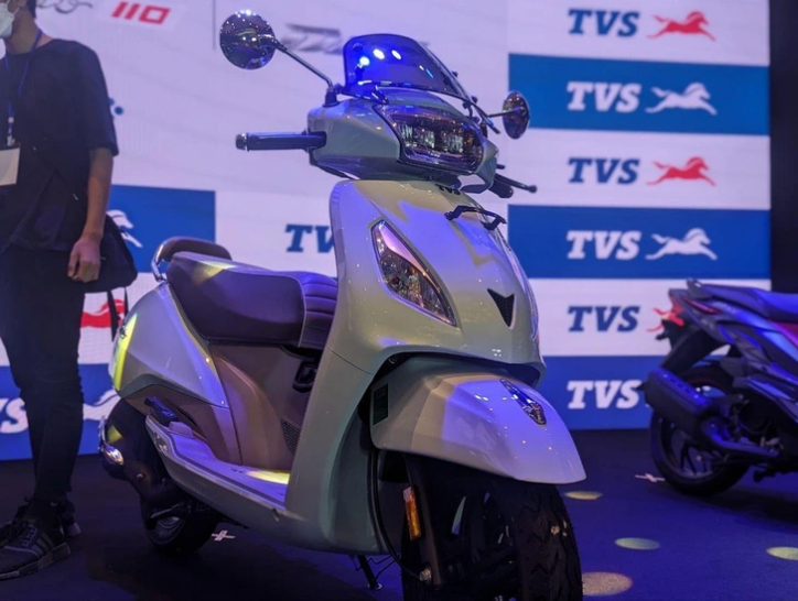 TVS Motor offers five models of scooters and motorcycles in Vietnam through its partnership with local distributor Minh Long Motors. Photo: Q.An / Tuoi Tre