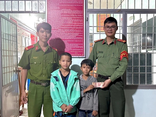 Boys find, return $780 in lost cash in Vietnam’s Central Highlands