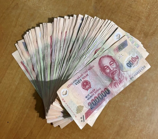 A bundle of Vietnamese banknotes valued at VND19 million (US$780.5) collected by two boys in Gia Lai Province. Photo: Supplied