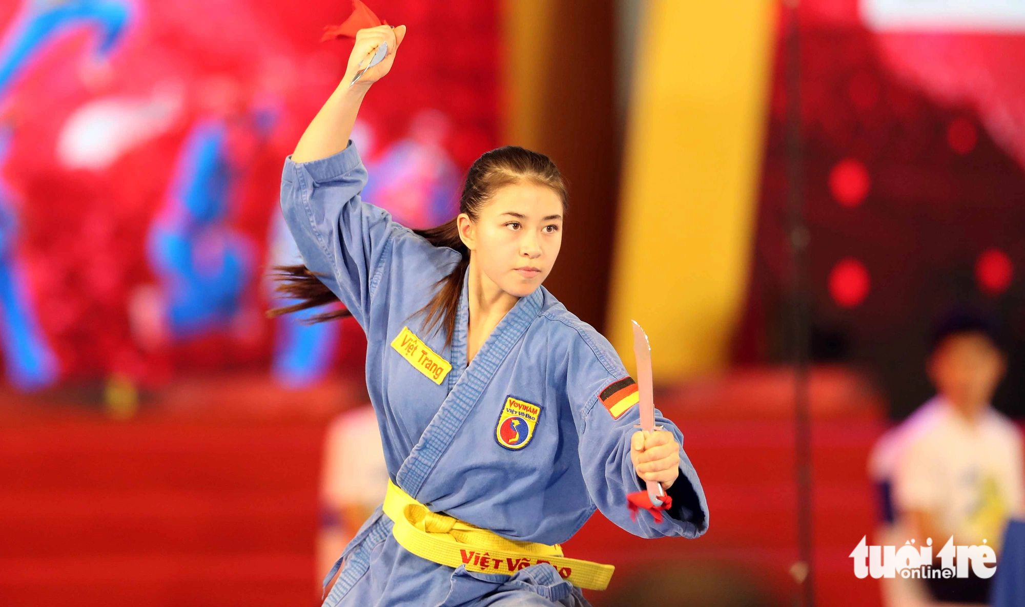 France’s Nguyen Viet Trang performs in the female duel knife form category during the seventh WVVF World Vovinam Championships 2023 at Phu Tho Indoor Stadium, Ho Chi Minh City, November 27, 2023. Photo: N.K. / Tuoi Tre