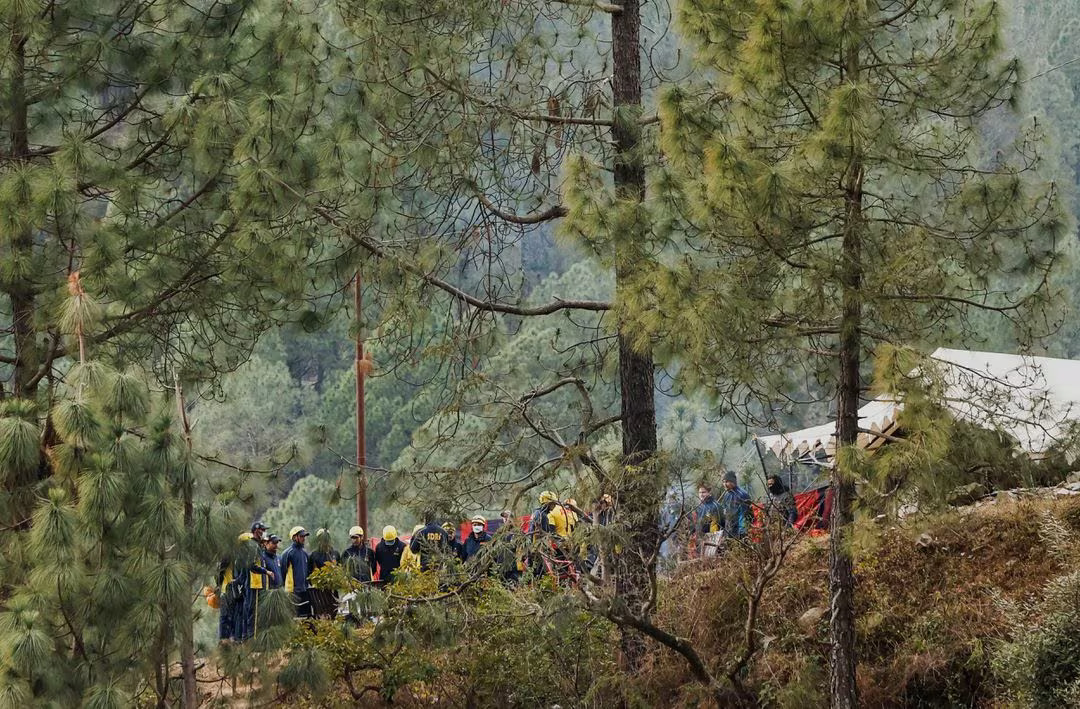 Members of the State Disaster Response Fund (SDRF) are briefed outside a temporary makeshift camp as rescue operations are in progress at a tunnel where workers are trapped, after the tunnel collapsed, in Uttarkashi in the northern state of Uttarakhand, India, November 28, 2023. Photo: Reuters
