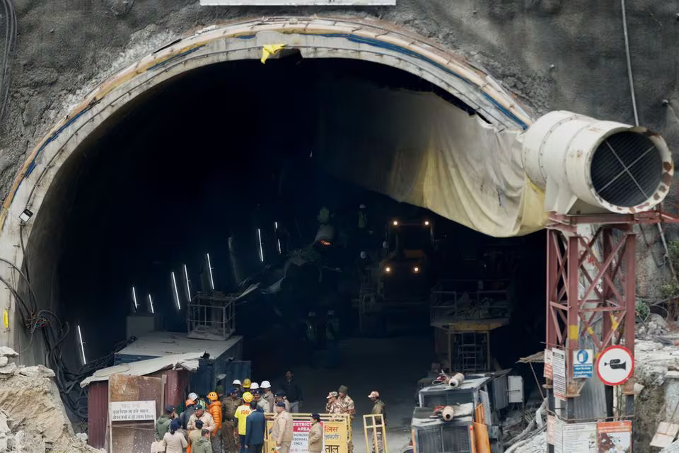Rescue operations are in progress at a tunnel where workers are trapped, after the tunnel collapsed, in Uttarkashi in the northern state of Uttarakhand, India, November 28, 2023. Photo: Reuters