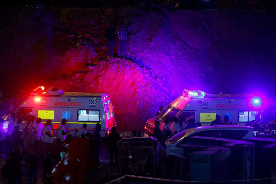 Ambulances wait to enter a tunnel where rescue operations are underway to rescue trapped workers, after the tunnel collapsed, in Uttarkashi in the northern state of Uttarakhand, India, November 28, 2023. Photo: Reuters