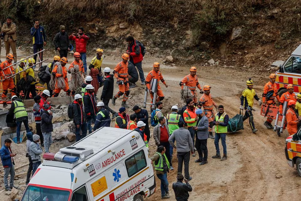 Members of the team from the National Disaster Response Force (NDRF) prepare to enter a tunnel to rescue trapped workers, after the tunnel collapsed, in Uttarkashi in the northern state of Uttarakhand, India, November 28, 2023. Photo: Reuters