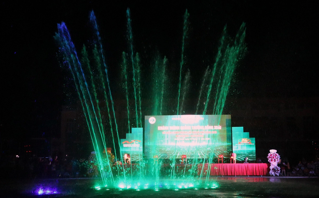 A water music stage spotlights the square in Dong Xoai City, southern Binh Phuoc Province. Photo: An Binh / Tuoi Tre