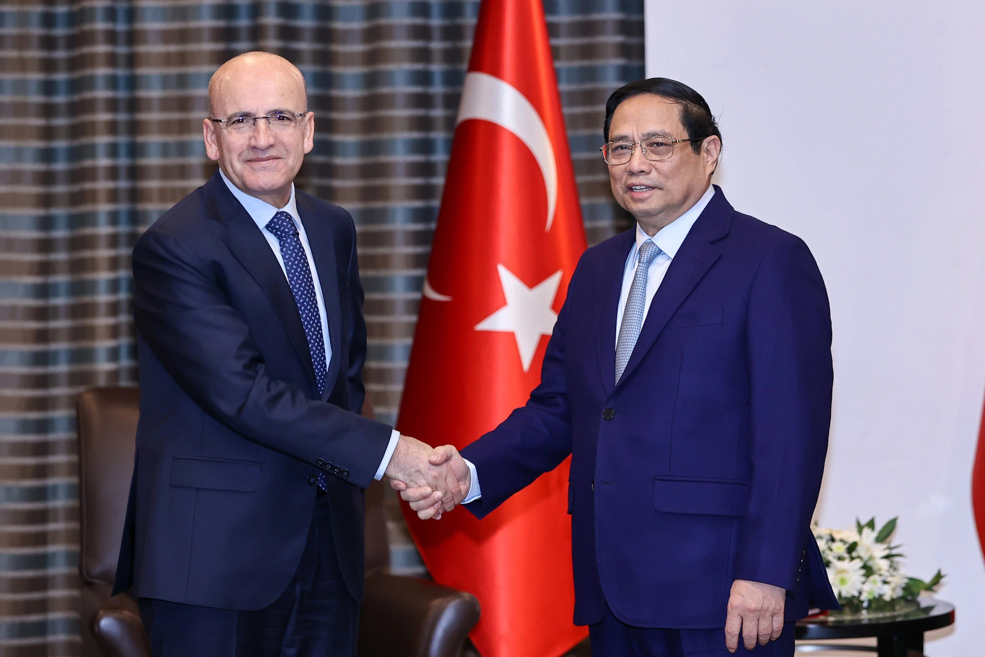 Vietnamese PM receives Turkish ministers