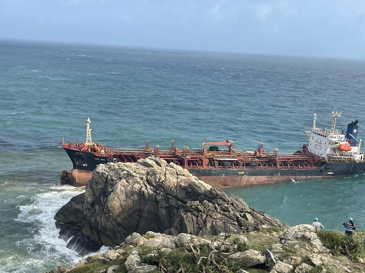Crewless foreign vessel runs aground in central Vietnam