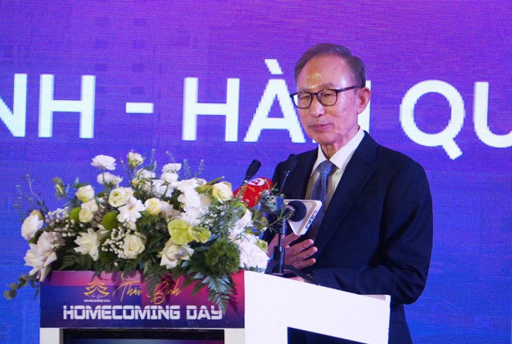 Former S.Korean president calls on firms to invest in northern Vietnamese province