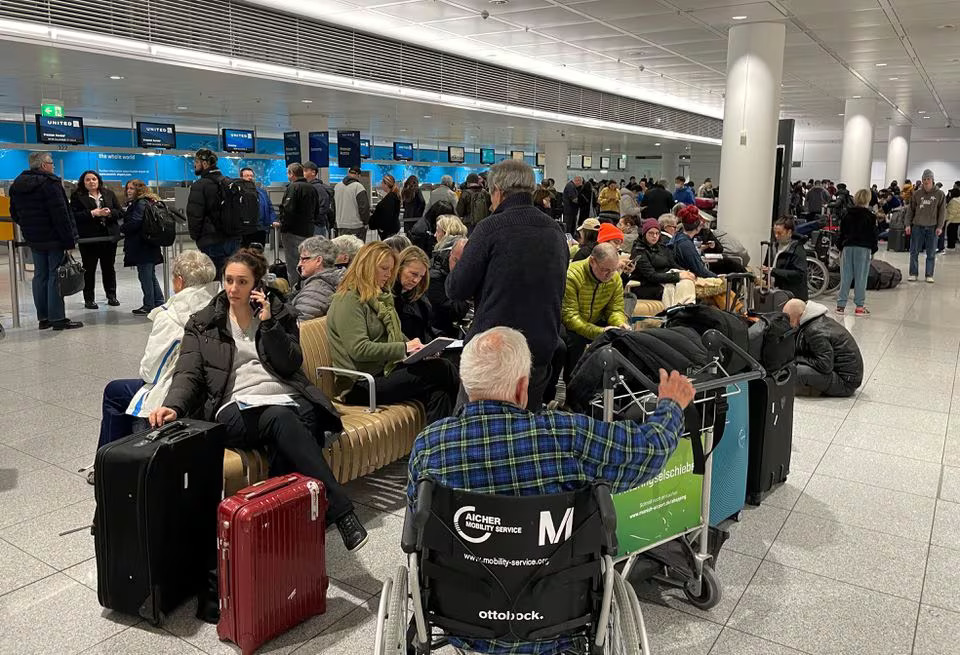 Passengers wait at Munich's airport after heavy snowfall hit Bavaria and its capital Munich, Germany, December 2, 2023. The German Bundesliga soccer match FC Bayern Munich v 1. FC Union Berlin had to be cancelled, trains halted and the airport closed because of the the weather condition. Photo: Reuters