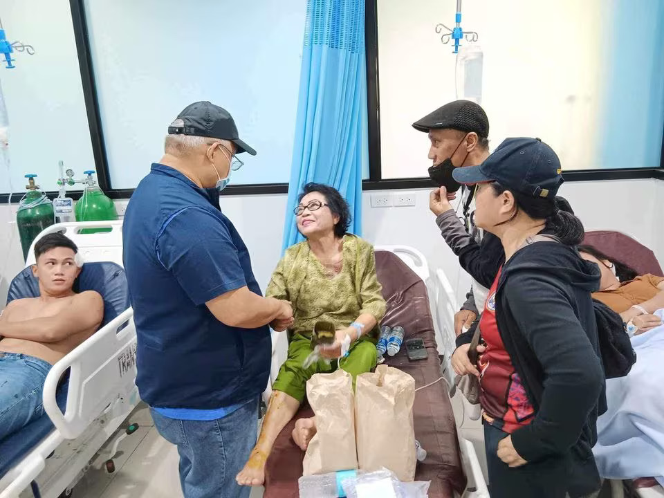 Lanao Del Sur Governor Mamintal Adiong Jr. visits the injured at a hospital following an explosion during a Catholic Mass in a gymnasium at Mindanao State University, in Marawi, Philippines, December 3, 2023. Photo: Reuters