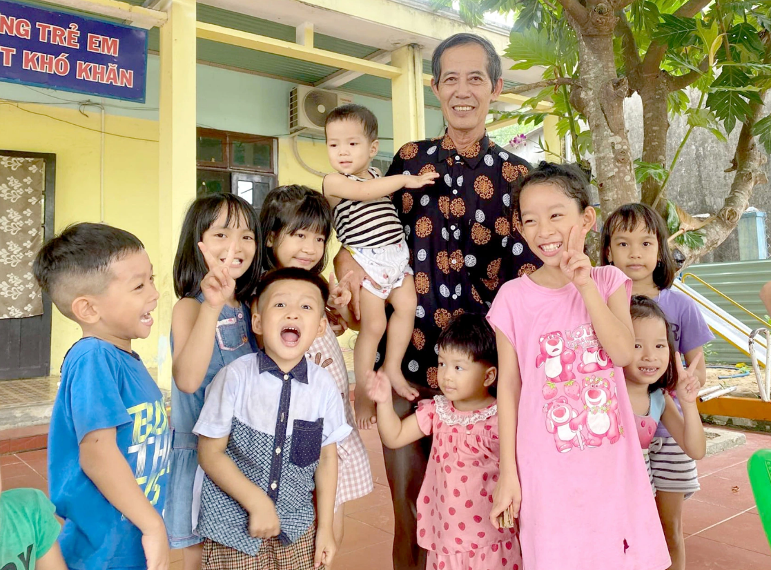Vietnamese war veteran a father to hundreds of orphans